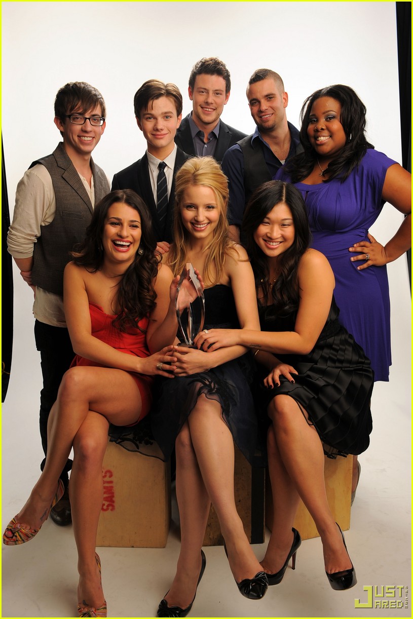 glee-cast-mark-salling-dianna-agron-jenna-ushkowitz-2010-peoples-choice-awards-05